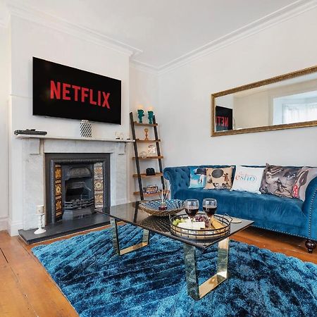 4 Bedroom Home With Garden, Game Room, Parking- Esho Stays 格洛斯特 外观 照片
