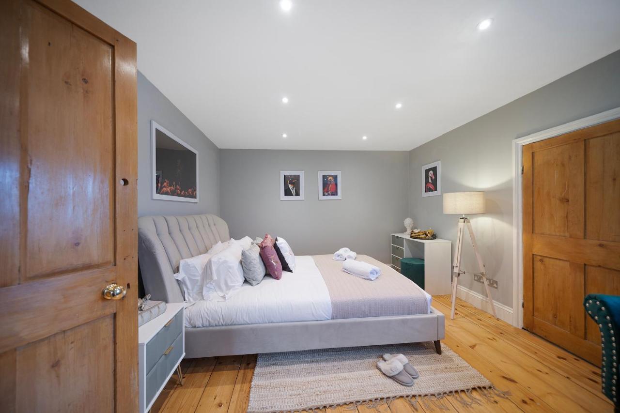 4 Bedroom Home With Garden, Game Room, Parking- Esho Stays 格洛斯特 外观 照片
