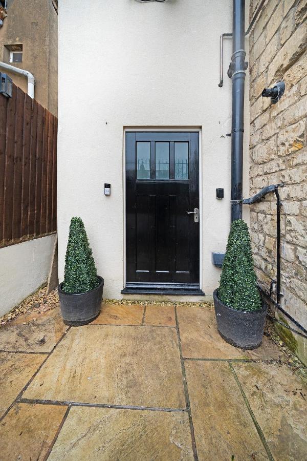 4 Bedroom Home With Garden, Game Room, Parking- Esho Stays 格洛斯特 外观 照片