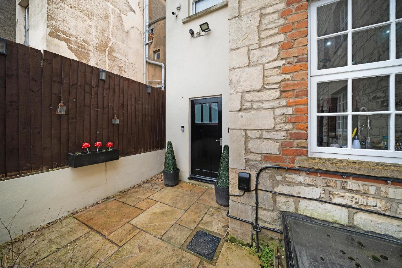4 Bedroom Home With Garden, Game Room, Parking- Esho Stays 格洛斯特 外观 照片