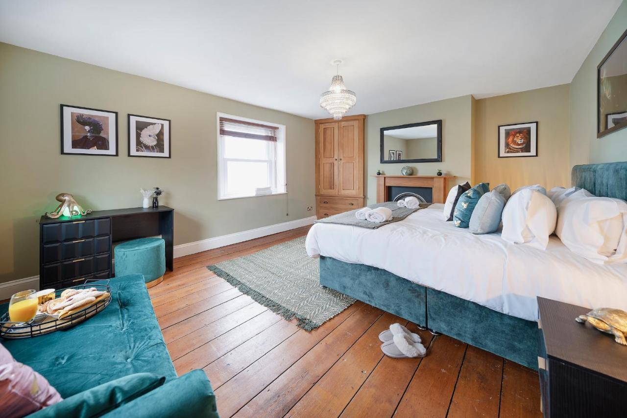 4 Bedroom Home With Garden, Game Room, Parking- Esho Stays 格洛斯特 外观 照片