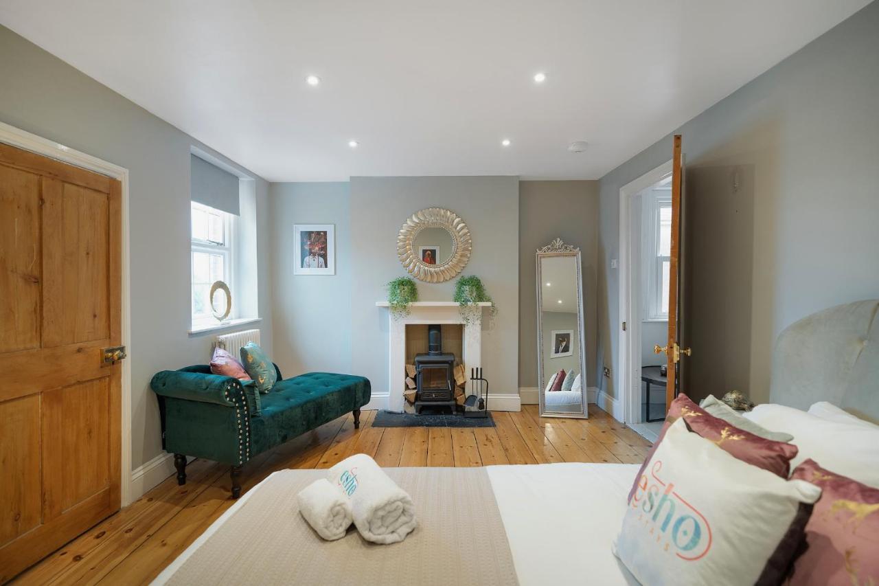 4 Bedroom Home With Garden, Game Room, Parking- Esho Stays 格洛斯特 外观 照片