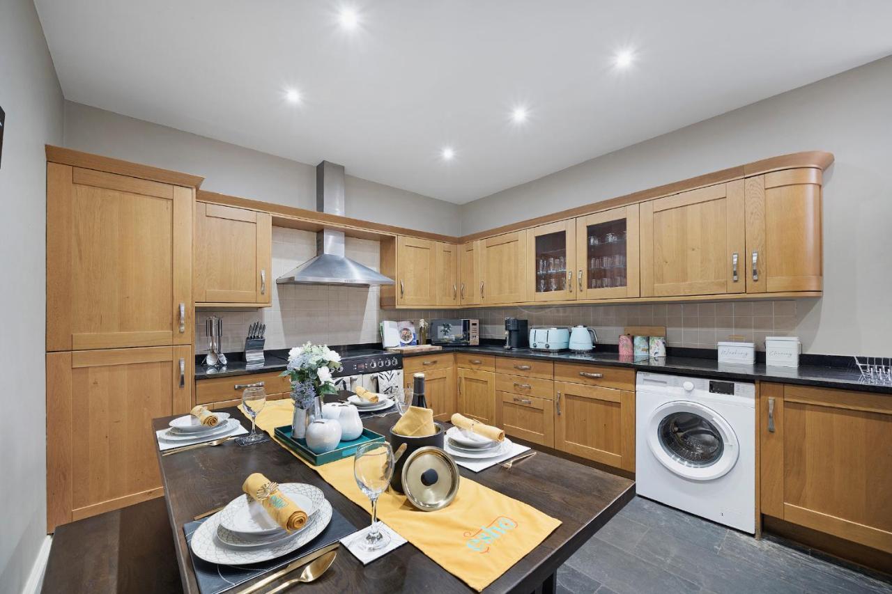 4 Bedroom Home With Garden, Game Room, Parking- Esho Stays 格洛斯特 外观 照片
